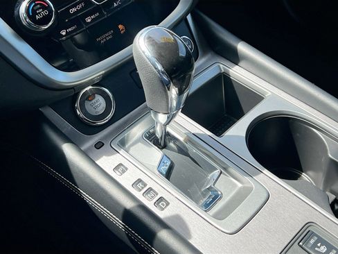 Used 2024 Nissan Murano SV AWD/4WD image 16