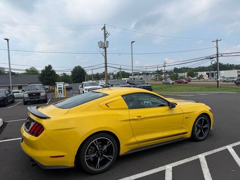 Used 2016 Ford Mustang GT Premium w/ Equipment Group 401A RWD image 8