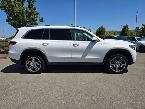 Used 2026 Mercedes-Benz GLS 450 4MATIC image 3