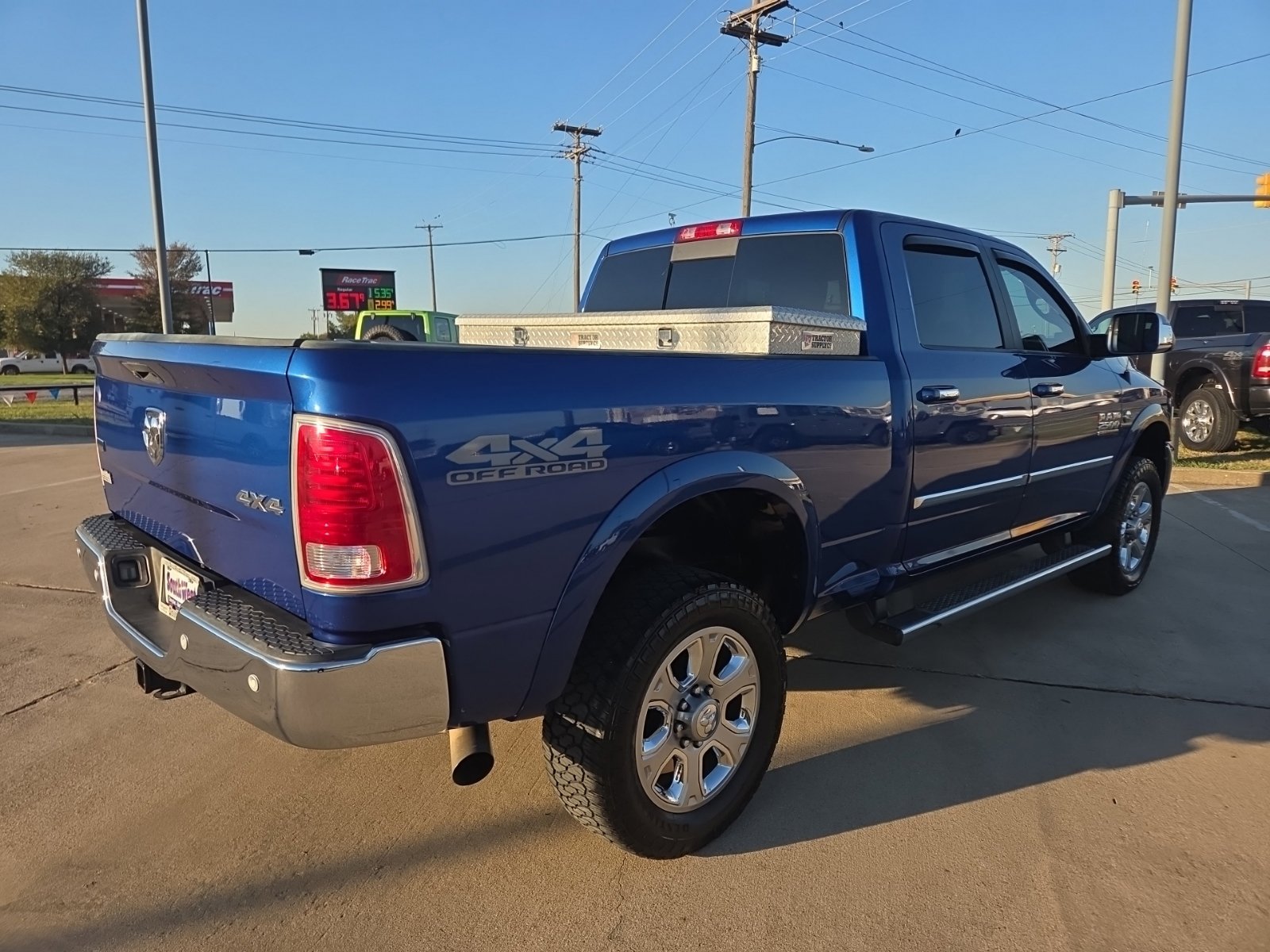 Used 2017 RAM 2500 Laramie w/ Convenience Group AWD/4WD image 5