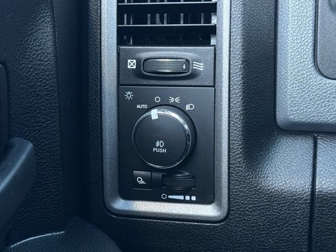Used 2019 RAM 1500 Express AWD/4WD image 28