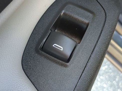 Used 2020 Chevrolet Equinox LT image 36