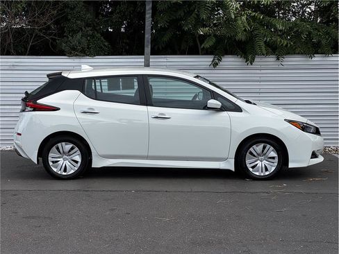 Used 2025 Nissan Leaf S FWD image 9