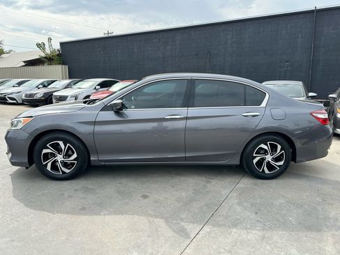 Used 2017 Honda Accord LX image 4