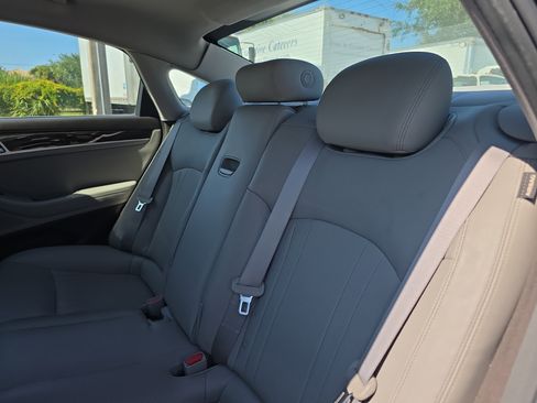 Used 2016 Hyundai Genesis 3.8 RWD image 17
