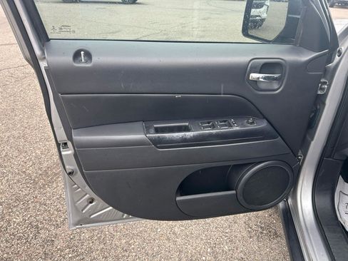 Used 2016 Jeep Patriot 75th Anniversary w/ Power Value Group FWD image 14