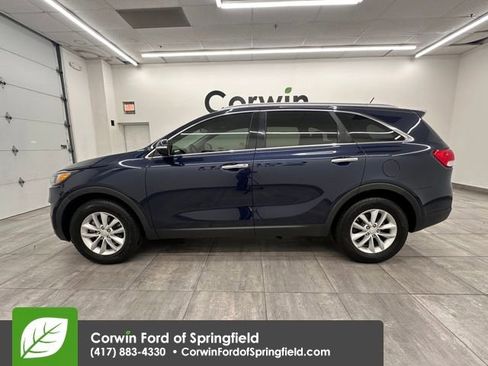 Used 2016 Kia Sorento LX image 2