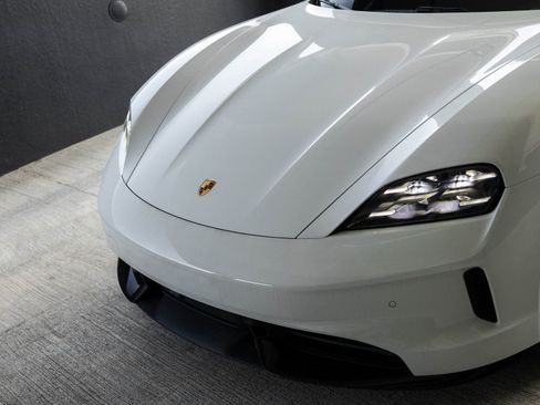 Used 2025 Porsche Taycan GTS image 33