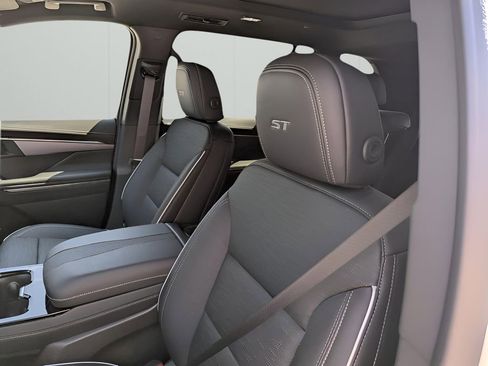 New 2026 Buick Enclave Sport Touring w/ Super Cruise Package image 9