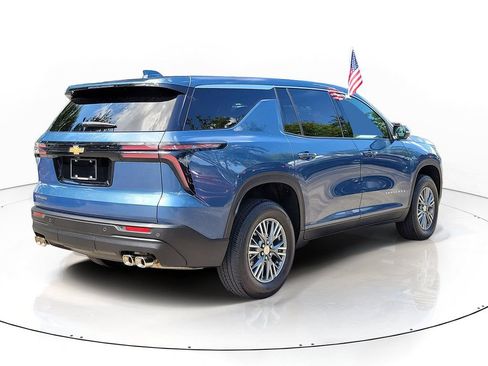 Used 2024 Chevrolet Traverse LS FWD image 3