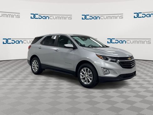 Used 2021 Chevrolet Equinox LT w/ Driver Convenience Package image 2