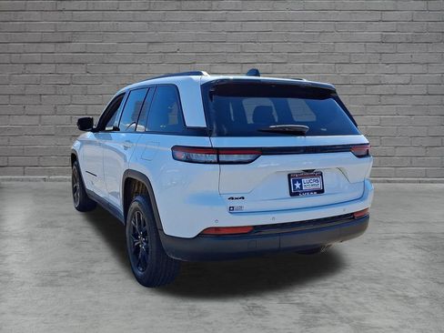 Certified 2024 Jeep Grand Cherokee Altitude AWD/4WD image 9