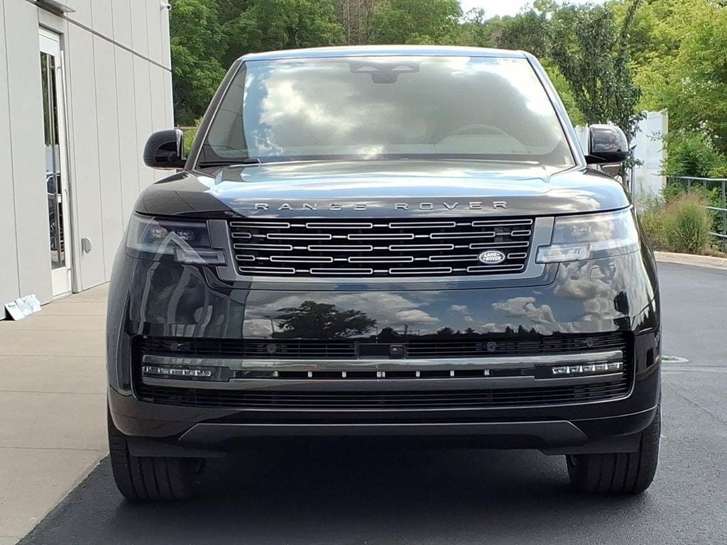 New 2026 Land Rover Range Rover Long Wheelbase SE AWD/4WD image 2