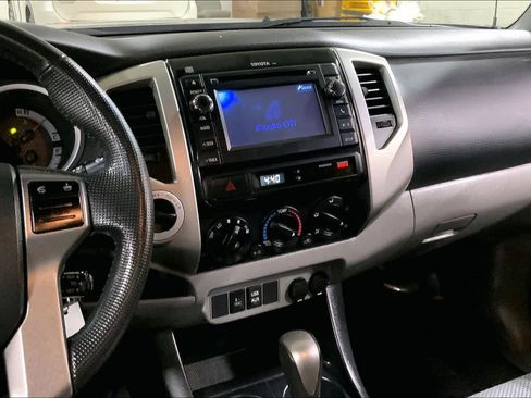 Used 2013 Toyota Tacoma 4x4 Access Cab V6 w/ TRD Off-Road Pkg image 7