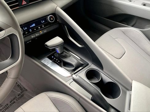Certified 2025 Hyundai Elantra Sport FWD image 17