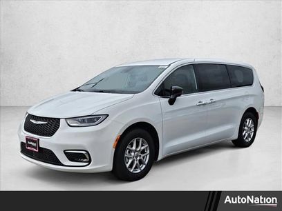 New 2025 Chrysler Pacifica Select
