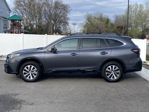Used 2020 Subaru Outback Premium image 3