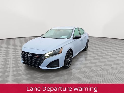 Used 2024 Nissan Altima 2.5 SR image 3