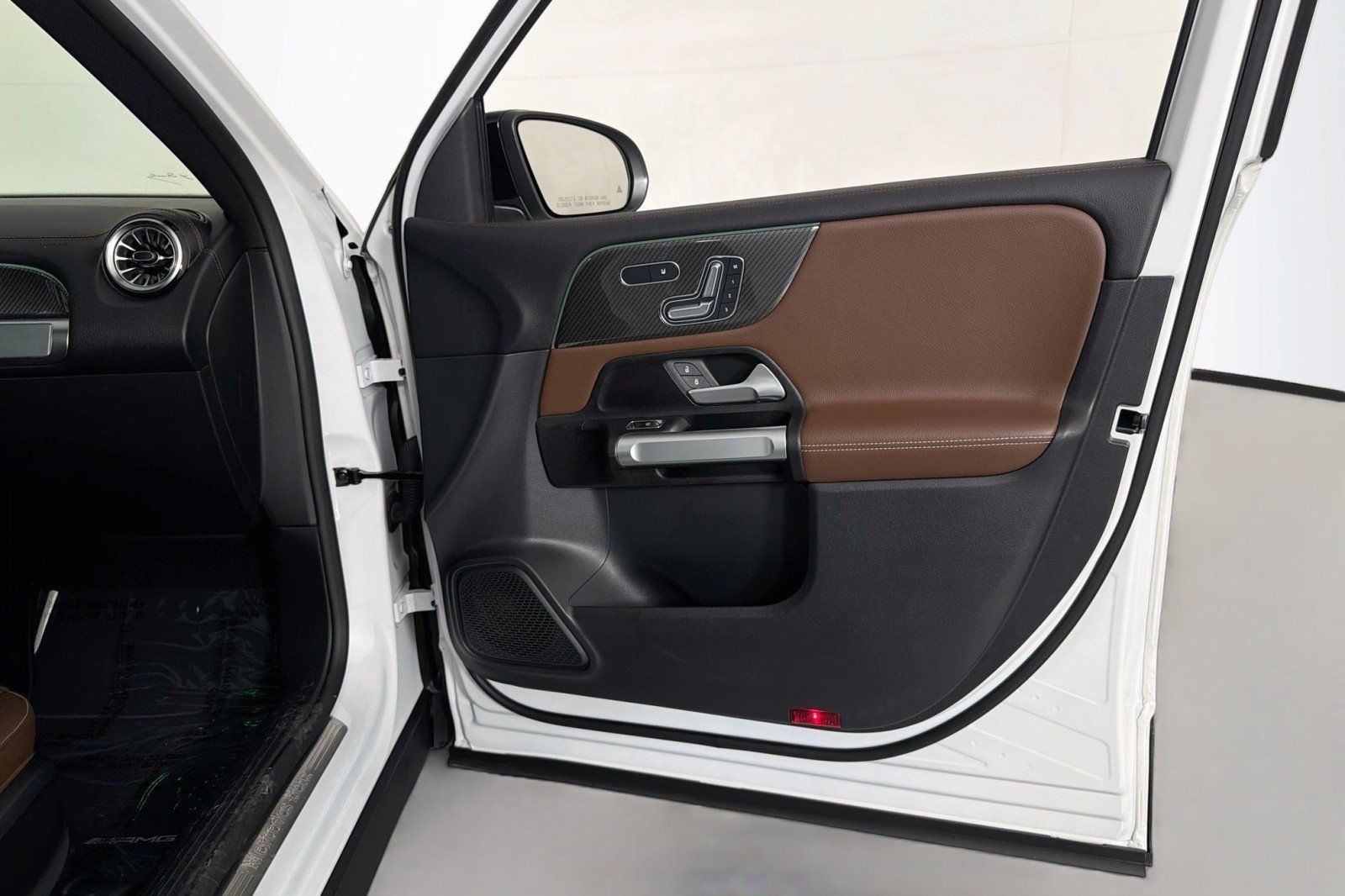 Used 2023 Mercedes-Benz GLB 250 image 23