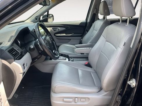 Used 2017 Honda Pilot Touring image 10