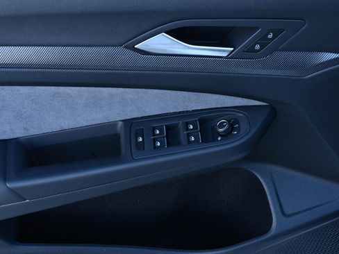 Used 2025 Volkswagen Golf w/ Euro Style Package image 28