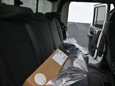 New 2025 Jeep Gladiator Sport image 25