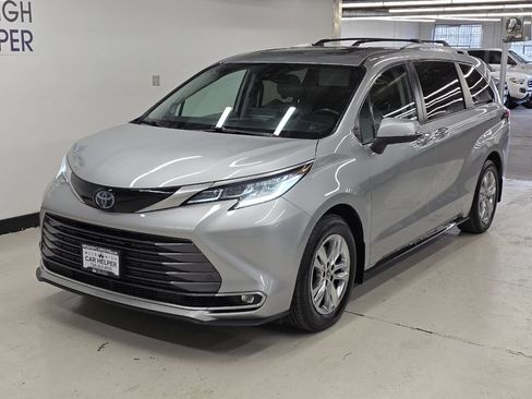 Used 2022 Toyota Sienna Limited AWD/4WD image 24