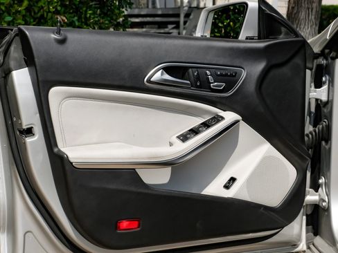 Used 2018 Mercedes-Benz CLA 250 4MATIC image 48