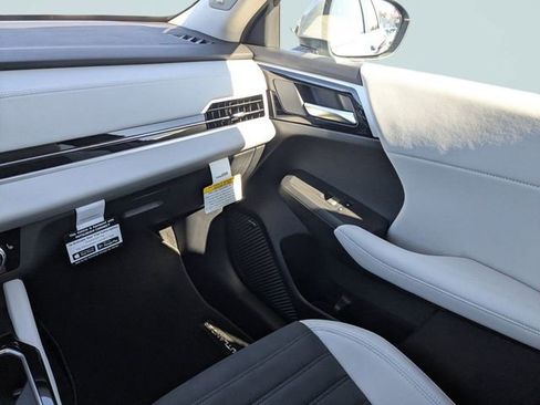 New 2026 Mitsubishi Outlander SE FWD image 16