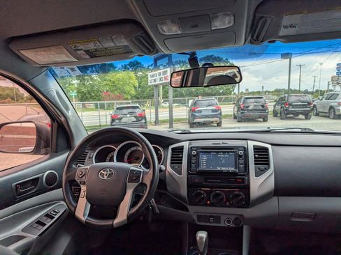 Used 2015 Toyota Tacoma PreRunner w/ SR5 Package RWD image 15