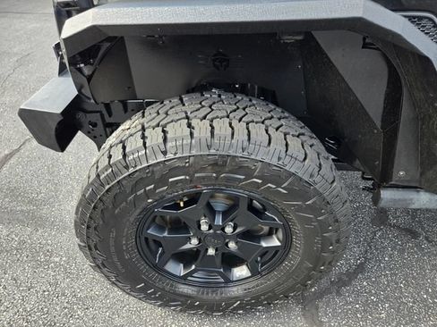Used 2022 Jeep Gladiator Sport AWD/4WD image 25