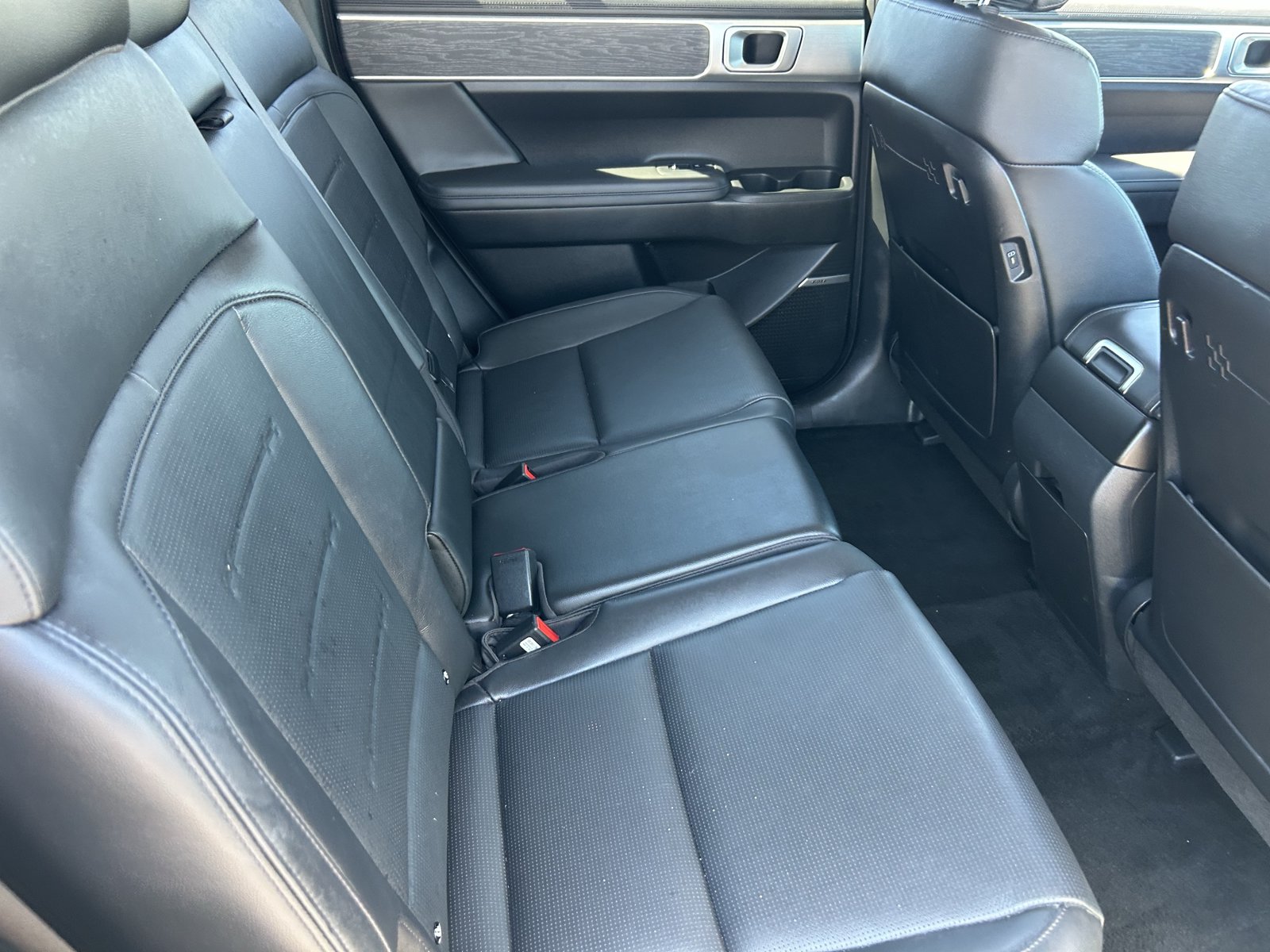 Used 2025 Hyundai Santa Fe Limited AWD/4WD image 15