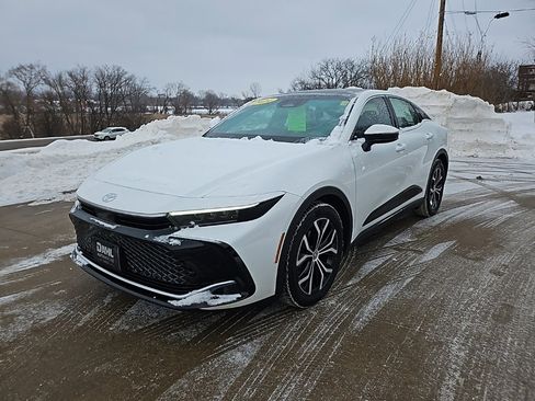 Used 2024 Toyota Crown Limited image 5