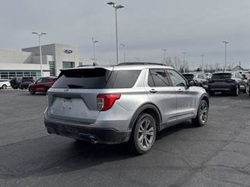 Used 2024 Ford Explorer XLT w/ Equipment Group 202A image 3