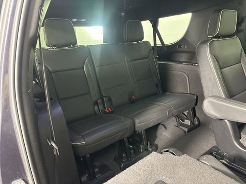 Used 2023 Chevrolet Suburban Premier image 11