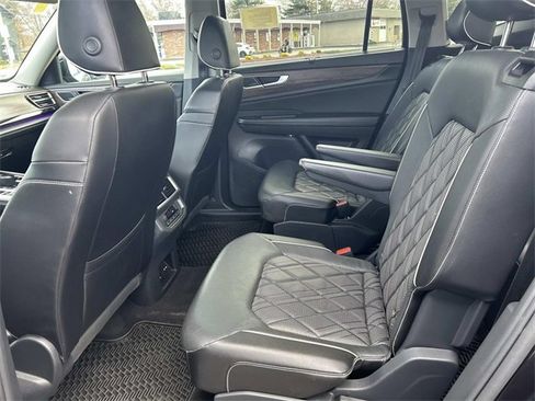 Used 2024 Volkswagen Atlas SEL Premium R-Line image 13