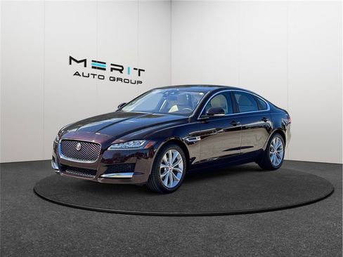 Used 2018 Jaguar XF Premium image 4