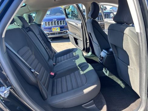 Used 2018 Ford Fusion SE FWD image 13