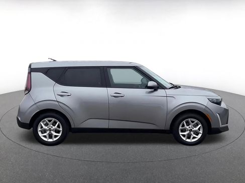 Used 2025 Kia Soul LX w/ LX Technology Package FWD image 16