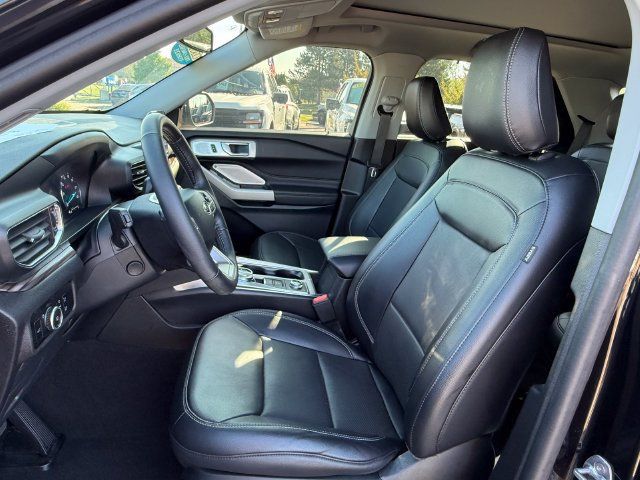 Certified 2024 Ford Explorer Limited w/ Limited Technology Package AWD/4WD image 6