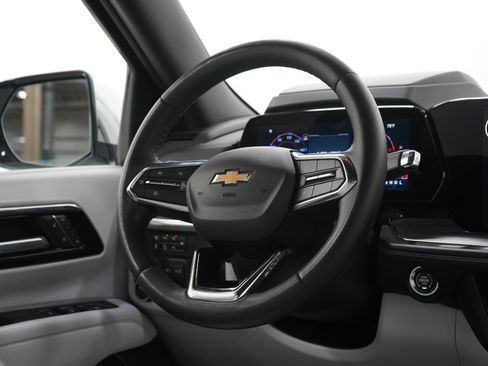 Used 2025 Chevrolet Tahoe Premier AWD/4WD image 16