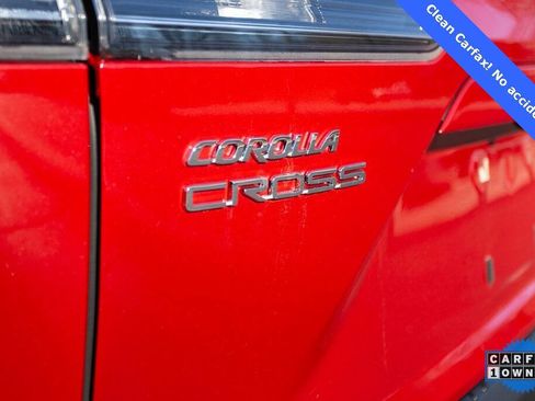 Used 2022 Toyota Corolla Cross XLE image 13