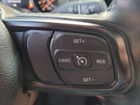 Certified 2022 Jeep Gladiator Sport AWD/4WD image 30