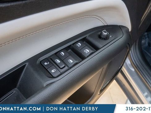 Used 2022 Jeep Compass Limited AWD/4WD image 15