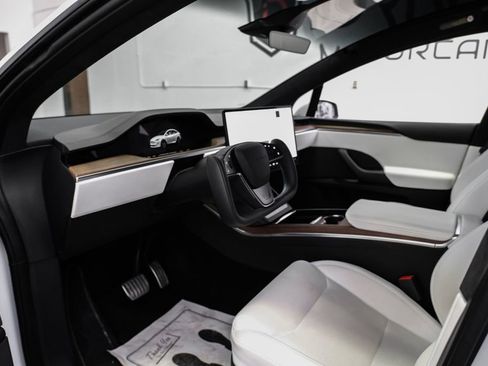 Used 2023 Tesla Model X AWD/4WD image 3