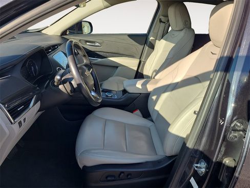 Used 2023 Cadillac XT4 Premium Luxury image 9