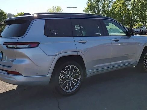New 2026 Jeep Grand Cherokee L Summit w/ Advanced Protech Group IV AWD/4WD image 8