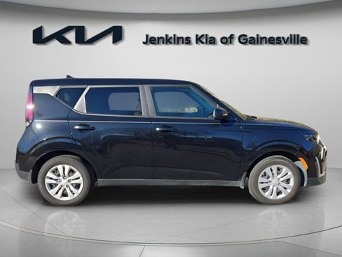 Used 2024 Kia Soul LX image 13