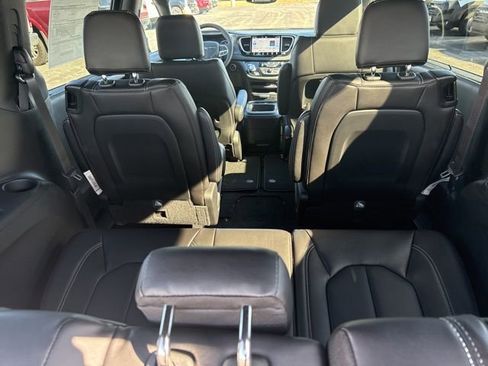 New 2026 Chrysler Pacifica Select FWD image 9