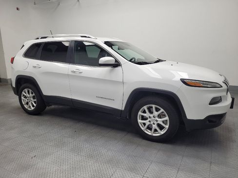 Used 2018 Jeep Cherokee Latitude Plus w/ Comfort/Convenience Group image 11